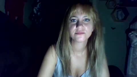 Snapshot of mezzy69 chatting on 10.12.25 mezzy69 online show from 10.12.25