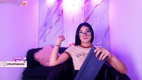 Mhia Kate online show from 04.25.26