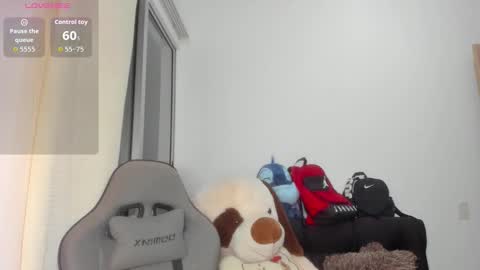 Snapshot of mi_suk1 chatting on 09.11.25 mi suk1 online show from 09.11.25