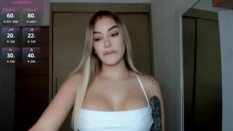 Snapshot of mi_suk1 chatting on 10.25.25 mi suk1 online show from 10.25.25