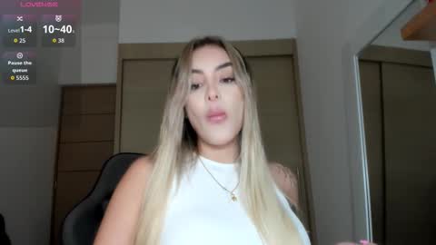 Snapshot of mi_suk1 chatting on 11.27.25 mi suk1 online show from 11.27.25