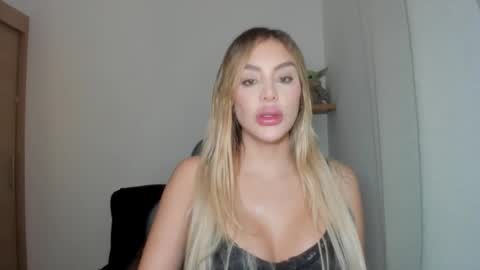 Snapshot of mi_suk1 chatting on 01.12.26 mi suk1 online show from 01.12.26