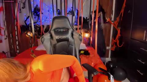 Violett online show from 10.27.25