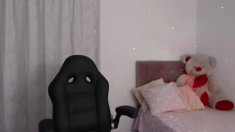 Snapshot of mia_199912 chatting on 02.21.25 miaa online show from 02.21.25