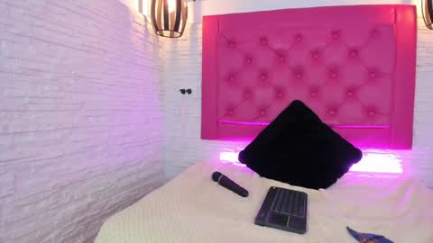 Mia Blonde online show from 01.29.25