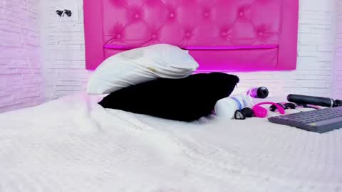 Mia Blonde online show from 01.29.25