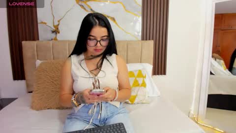Snapshot of mia__bloom chatting on 05.17.26 Mia Bloom online show from 05.17.26