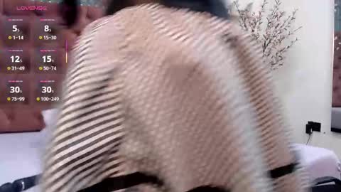 Snapshot of mia__coluccy chatting on 10.05.25 Mia online show from 10.05.25