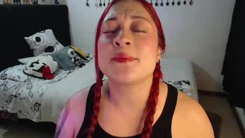Snapshot of mia_adams_red chatting on 05.12.26 mia online show from 05.12.26