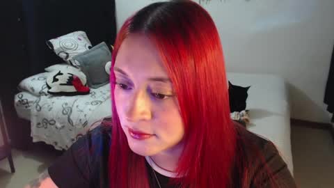 Snapshot of mia_adams_red chatting on 06.06.26 mia online show from 06.06.26