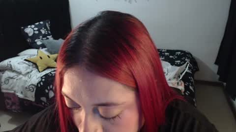 Snapshot of mia_adams_red chatting on 06.11.26 mia online show from 06.11.26