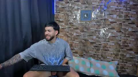 Snapshot of mia_and_vincentt chatting on 03.04.25 Mia and vincentt model indepent online show from 03.04.25