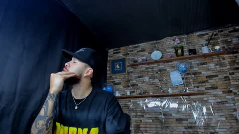 Snapshot of mia_and_vincentt chatting on 10.25.25 Mia and vincentt model indepent online show from 10.25.25