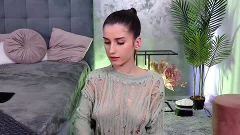 Freya Allen online show from 01.20.25