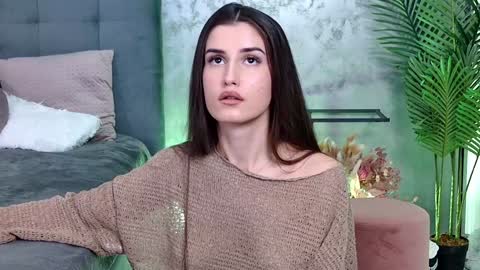 Freya Allen online show from 02.04.25