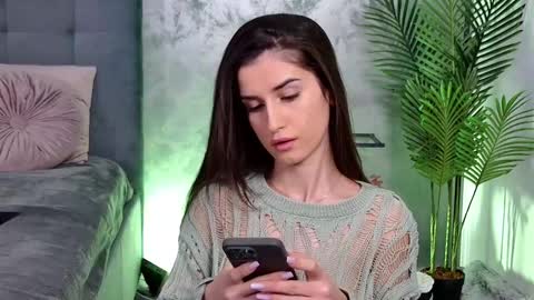 Freya Allen online show from 02.16.25