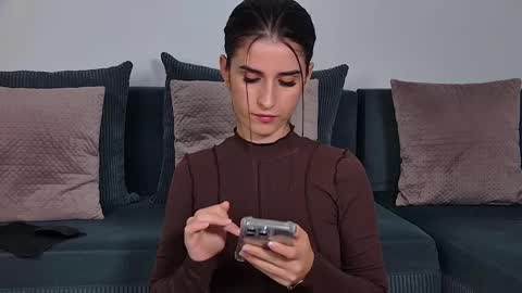 Freya Allen online show from 11.14.25