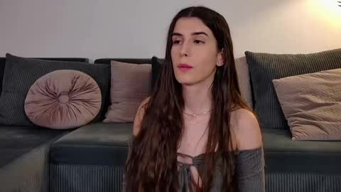 Freya Allen online show from 04.21.26