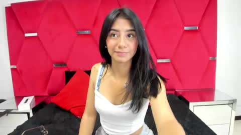 mia_clark18 online show from 10.17.25