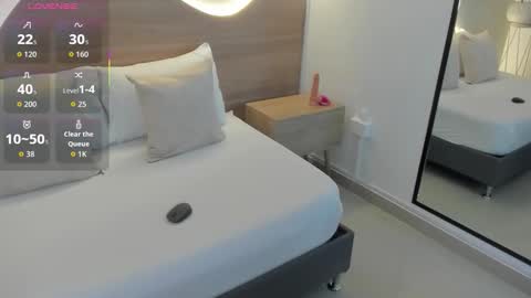 M I A  online show from 11.19.25