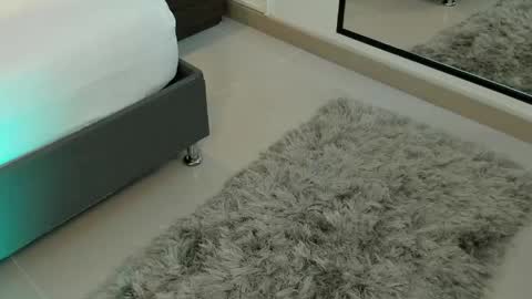 M I A  online show from 05.05.26