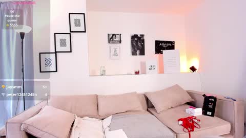 Snapshot of mia_corner chatting on 09.28.25 mia_corner online show from 09.28.25