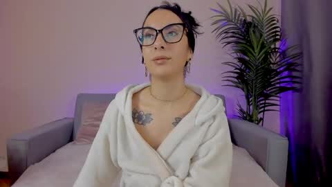 Sarah Luna online show from 04.23.26