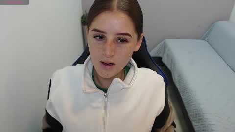 Mia online show from 09.22.25