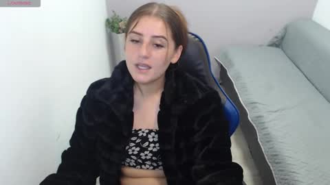 Mia online show from 10.08.25