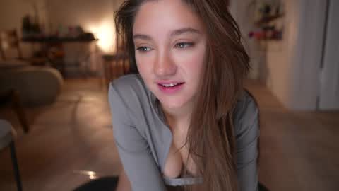 Mia online show from 11.28.25