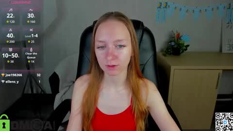 Snapshot of mia_e1fie chatting on 10.12.25 mia_e1fie online show from 10.12.25