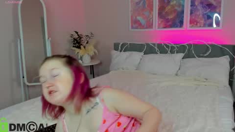 Snapshot of mia_ferd chatting on 09.24.25 Mia online show from 09.24.25