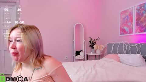 Snapshot of mia_ferd chatting on 10.03.25 Mia online show from 10.03.25