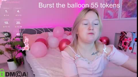 Snapshot of mia_ferd chatting on 10.04.25 Mia online show from 10.04.25