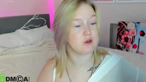 Snapshot of mia_ferd chatting on 10.12.25 Mia online show from 10.12.25