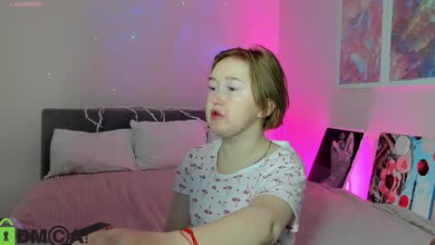 Snapshot of mia_ferd chatting on 10.20.25 Mia online show from 10.20.25