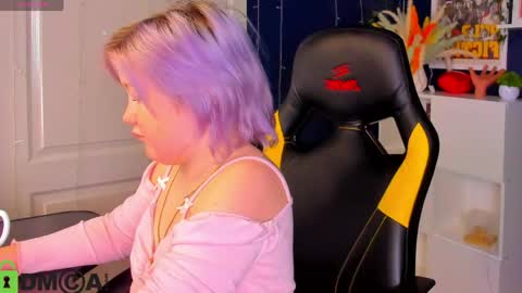 Mia online show from 05.19.26