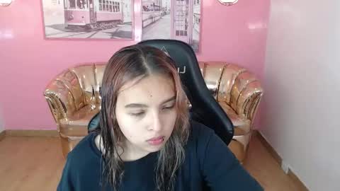 Snapshot of mia_foster_t chatting on 10.12.25 Mia online show from 10.12.25