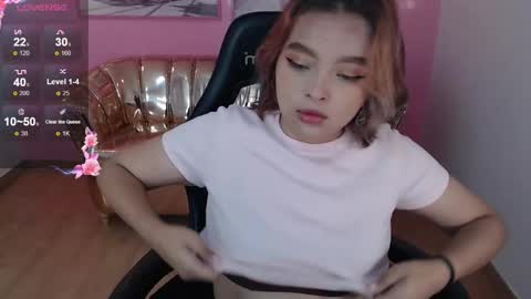 Snapshot of mia_foster_t chatting on 10.28.25 Mia online show from 10.28.25