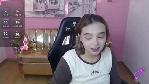 Snapshot of mia_foster_t chatting on 11.07.25 Mia online show from 11.07.25