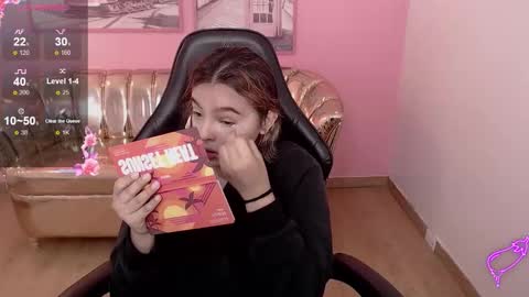 Snapshot of mia_foster_t chatting on 11.08.25 Mia online show from 11.08.25