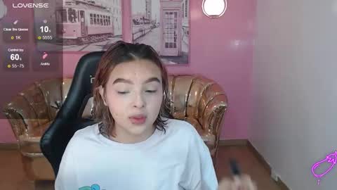 Snapshot of mia_foster_t chatting on 11.17.25 Mia online show from 11.17.25