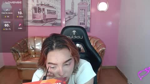 Snapshot of mia_foster_t chatting on 11.18.25 Mia online show from 11.18.25