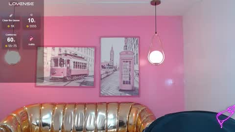 Snapshot of mia_foster_t chatting on 11.19.25 Mia online show from 11.19.25