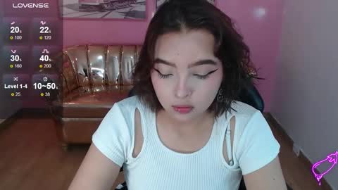 Snapshot of mia_foster_t chatting on 11.23.25 Mia online show from 11.23.25