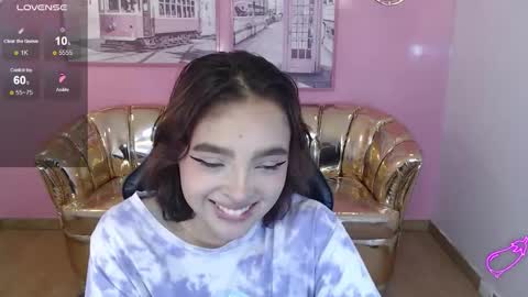 Snapshot of mia_foster_t chatting on 11.25.25 Mia online show from 11.25.25