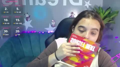 Snapshot of mia_foster_t chatting on 12.14.25 Mia online show from 12.14.25