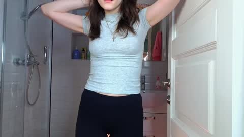 Mia online show from 02.08.25