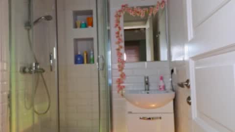 Mia online show from 02.19.25