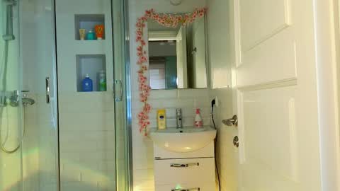 Mia online show from 02.25.25